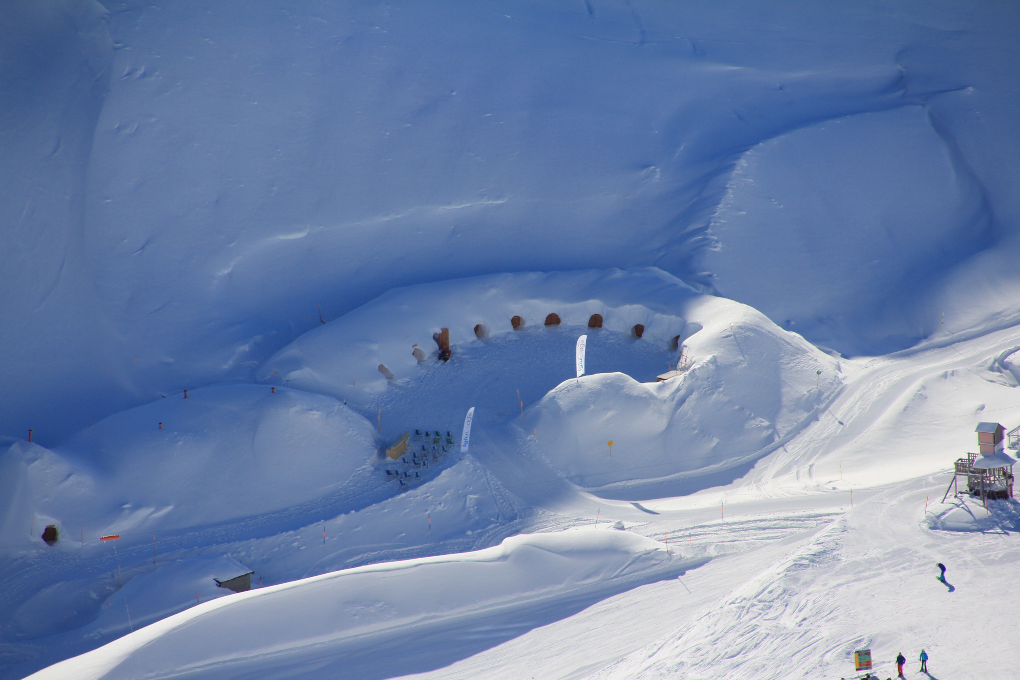 Die Iglu Lodge im Schnee am Nebelhorn